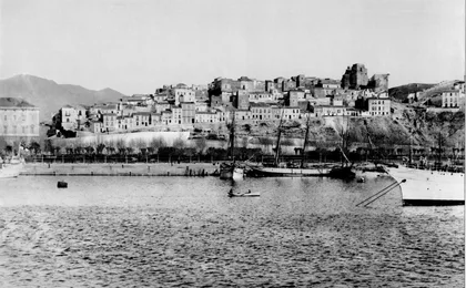 Alcazaba y Coracha Desde la Rada del Puerto